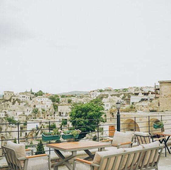 هتل Serenus Cave Suites