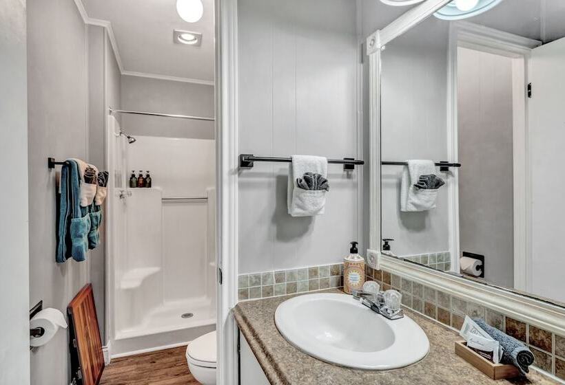 모텔 Reel Inn And Lodge