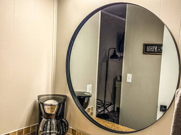 모텔 Reel Inn And Lodge