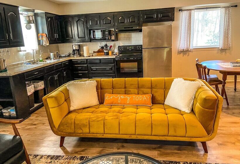 모텔 Reel Inn And Lodge