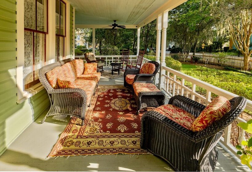 צימר Lady Clare Room At Camellia Rose Inn Downtown