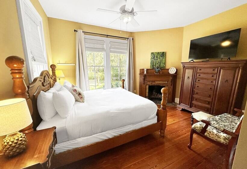 צימר Lady Clare Room At Camellia Rose Inn Downtown