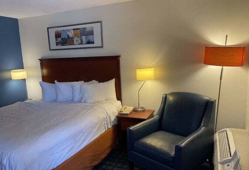 هتل Baymont By Wyndham Dayton North