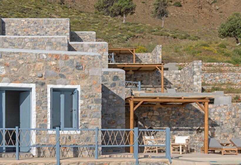 Nisides Suites