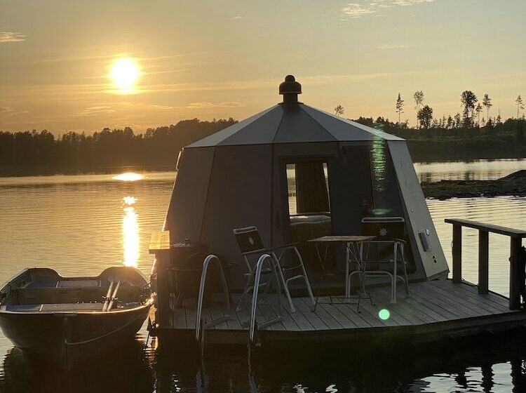بنسيون Yggdrasil Igloo Water Huts