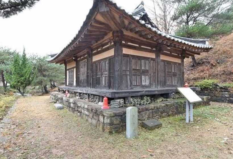 Andong Jeongjaejongtaek Hanok Pension