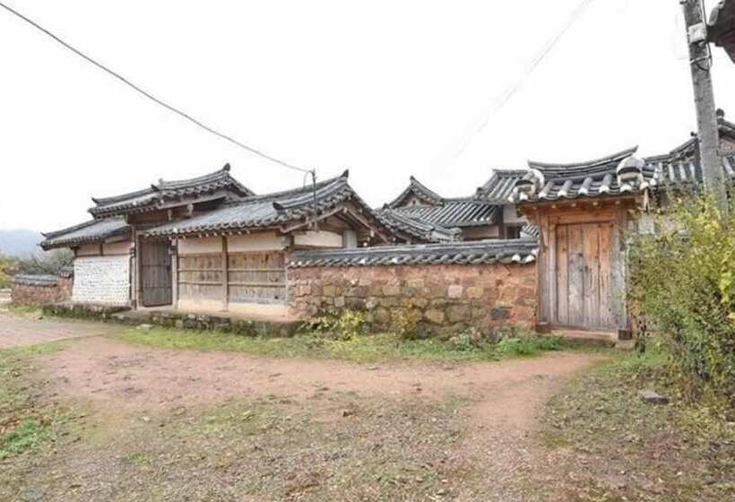 Andong Jeongjaejongtaek Hanok Pension