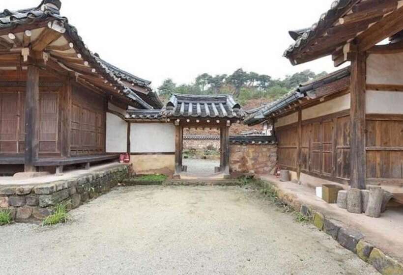 Andong Jeongjaejongtaek Hanok Pension