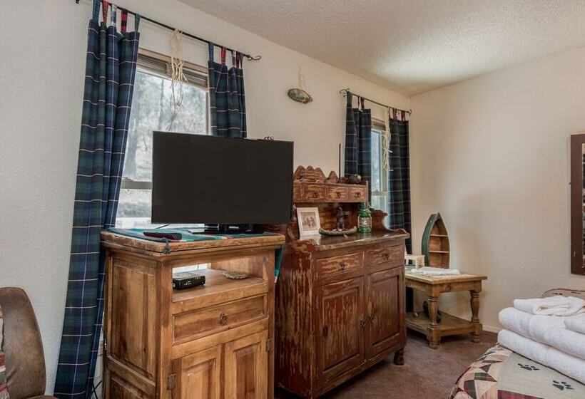 Cedar Creek Retreat