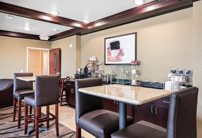 Отель Cobblestone Inn & Suites  Yuma