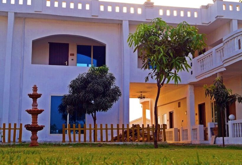 ホテル Ganga Village Resort