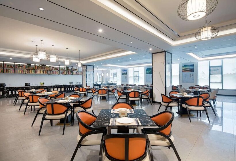 فندق Ramada By Wyndham Guangyuan Zengjiashan Resort
