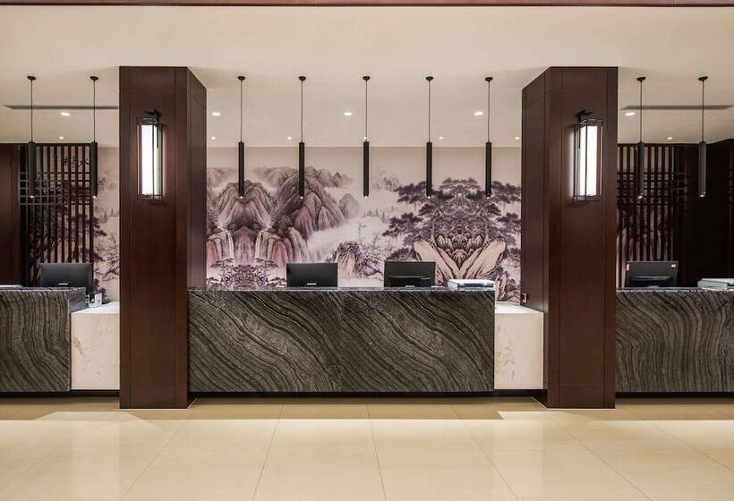 בית מלון כפרי Ramada Encore By Wyndham Linqu Downtown