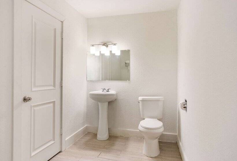 Отель Rodeway Inn