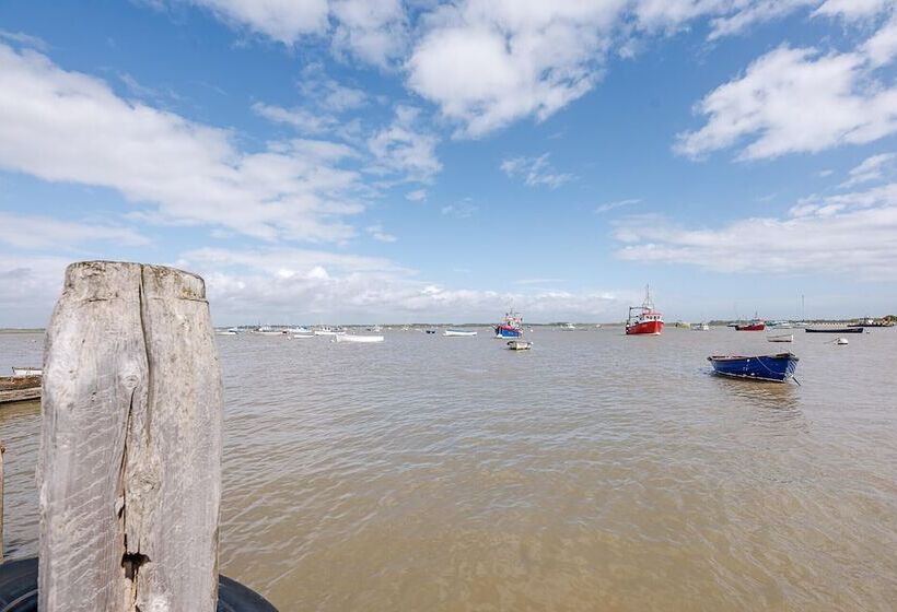 בית מלון כפרי The Boathouse, Felixstowe Ferry