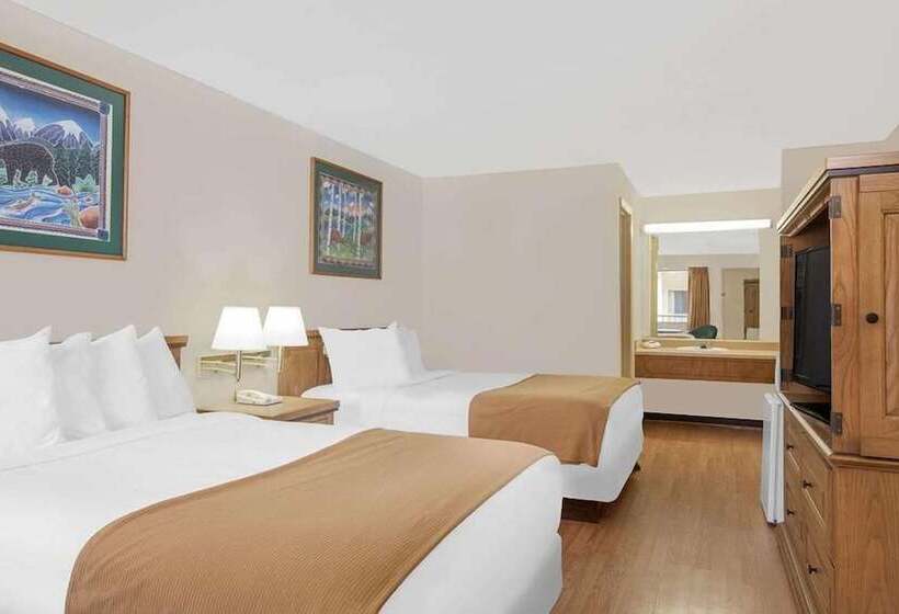 모텔 Courtyard Hotel & Event Center