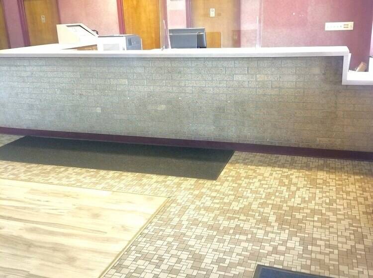 모텔 Courtyard Hotel & Event Center