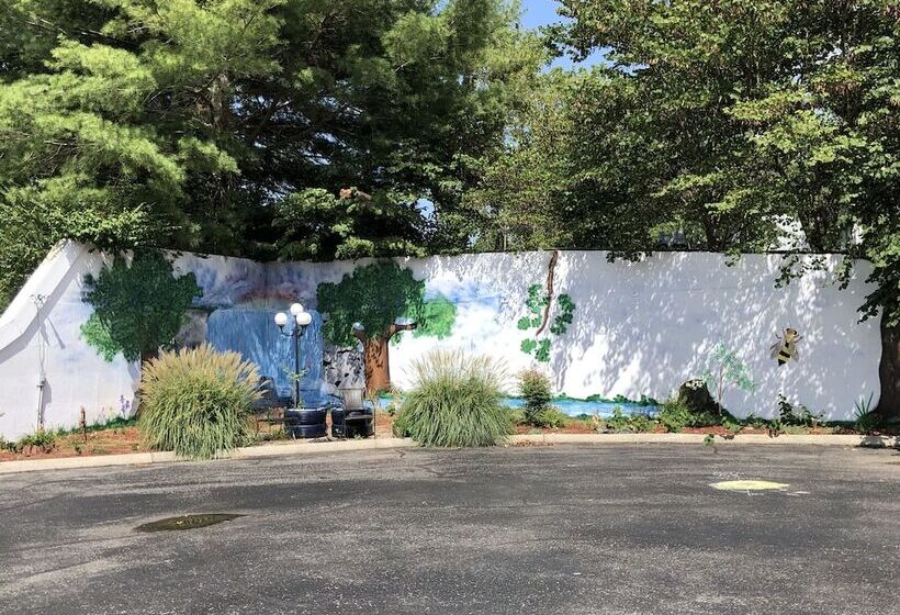 מוטל The Tompkinsville Inn