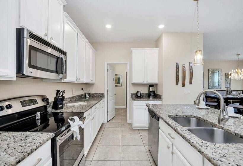 Paradise Palms 2908