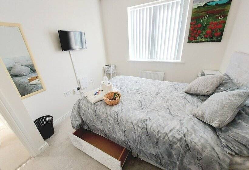 펜션 Room In Guest Room   Double Room, Full Kitchen, Smart Tv, Shared Bathroom In 3 Bed Home