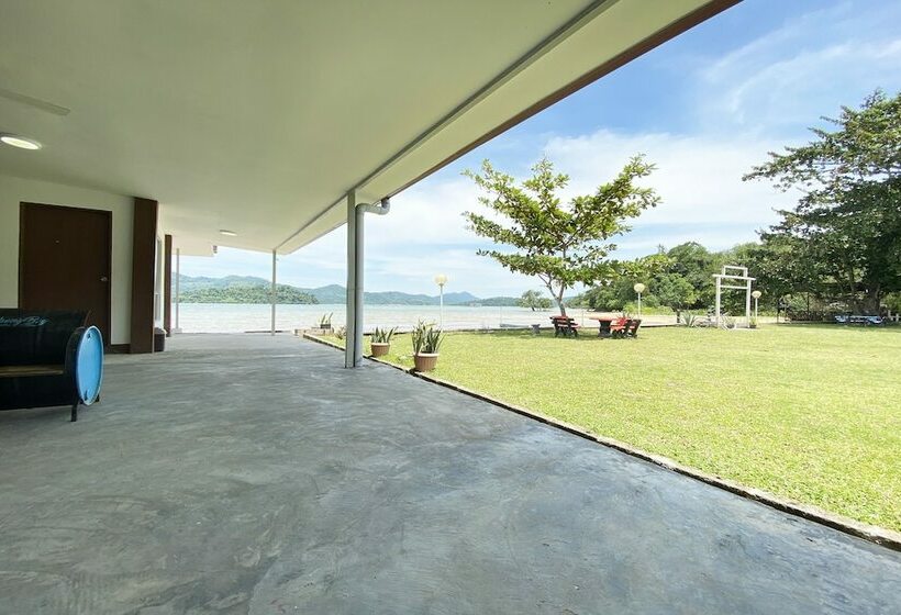 펜션 Oyo Home 90319 Ambong Bay Resthouse Homes