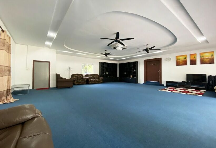 펜션 Oyo Home 90319 Ambong Bay Resthouse Homes