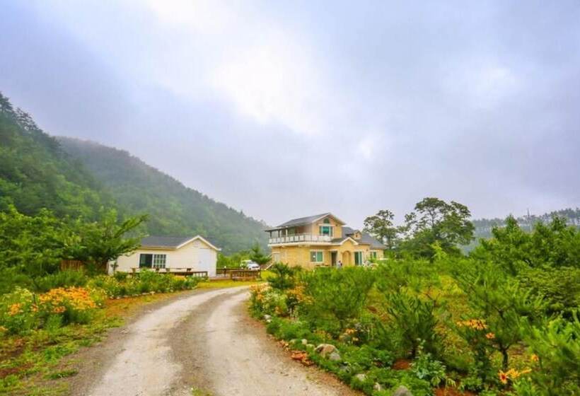 Yangyang Goyohan Kkottteul Pension