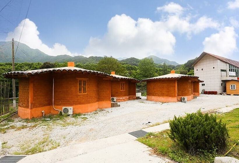 Hamyang Saedeulbaramhwangto Pension