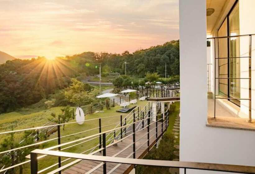 פנסיון Gapyeong High Palace Pool Villa