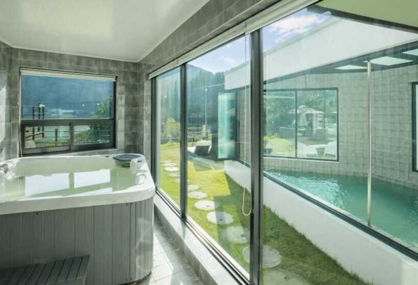פנסיון Gapyeong High Palace Pool Villa