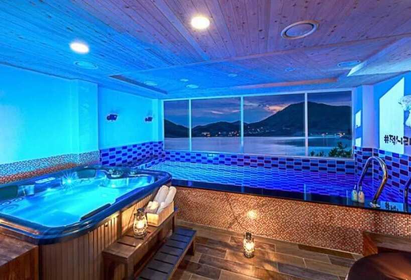 פנסיון Nanhae Jeogsila Pool Villa
