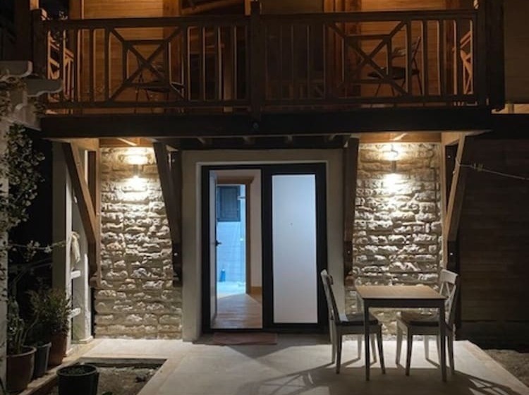 住所  Cedar 1 Bed House With Stunning Views