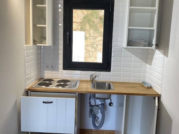 住所  Cedar 1 Bed House With Stunning Views