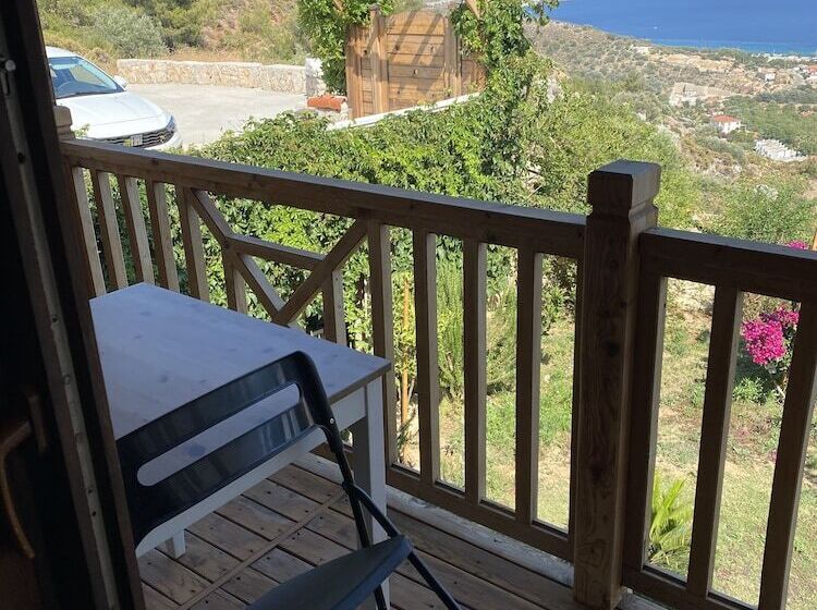 住所  Cedar 1 Bed House With Stunning Views