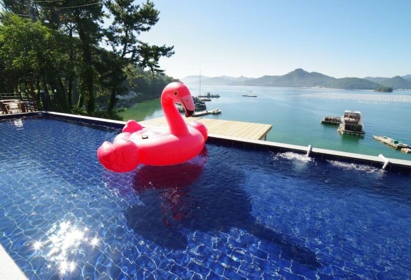 Tongyeong Glow Pension