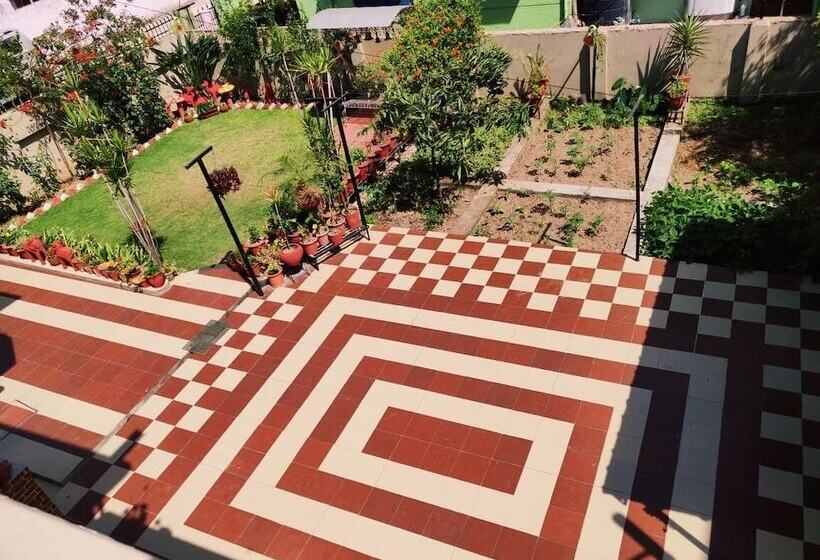 Bed and Breakfast Ubex Home Dehradun