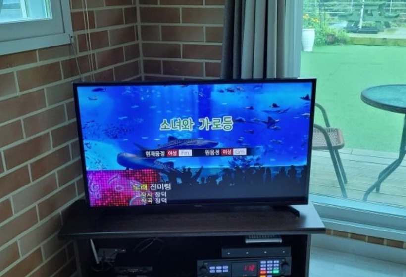 Gapyeong Chorok Jeongwon Gyegok Dokchae Pension