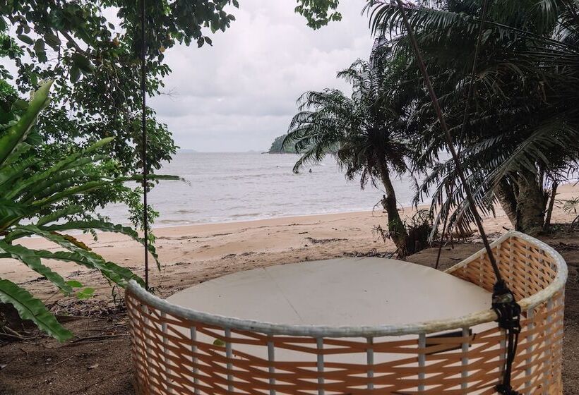 فندق Roxy Telok Serabang