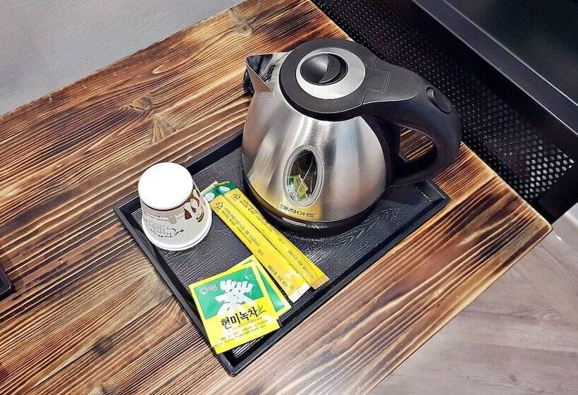 فندق على الطريق Gunsan H