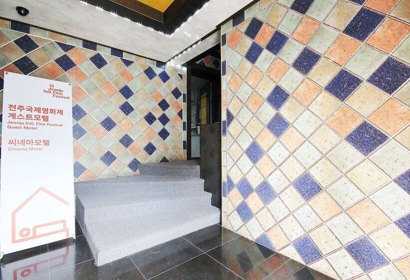 מוטל Jeonju Gosadong Cinema