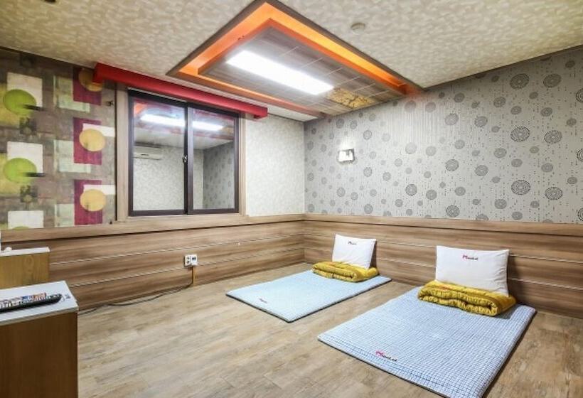 מוטל Sacheon M