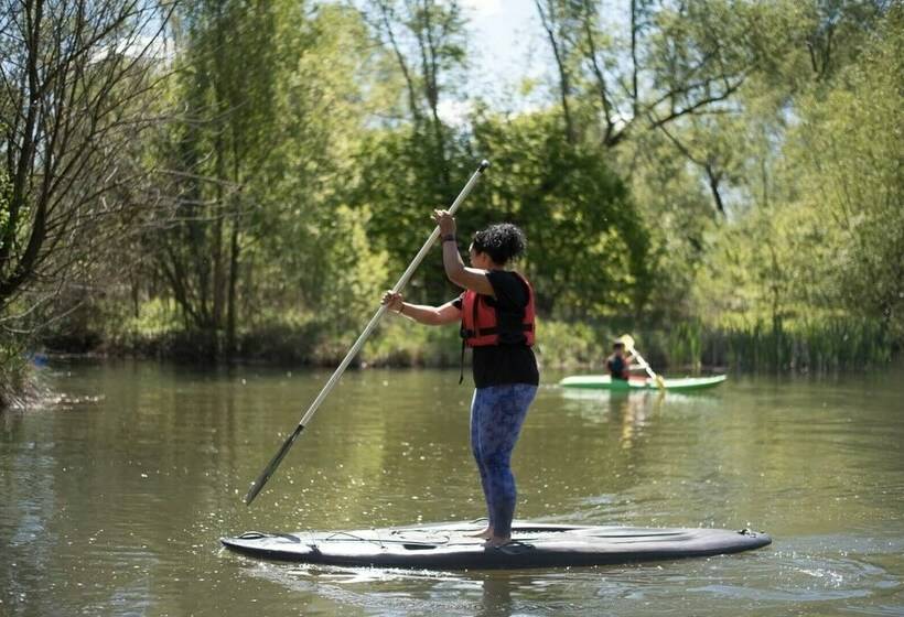 Oak Lodge With Hot Tub, Kingfishers