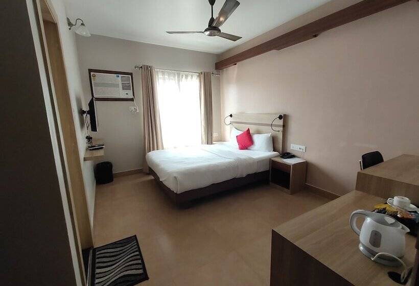 فندق Gulmohar Grand