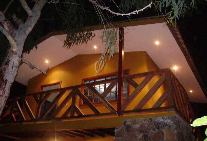 هتل Hostal Doña Consuelo