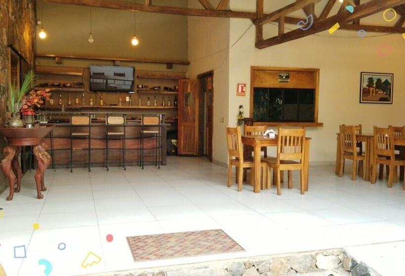فندق Hostal Doña Consuelo