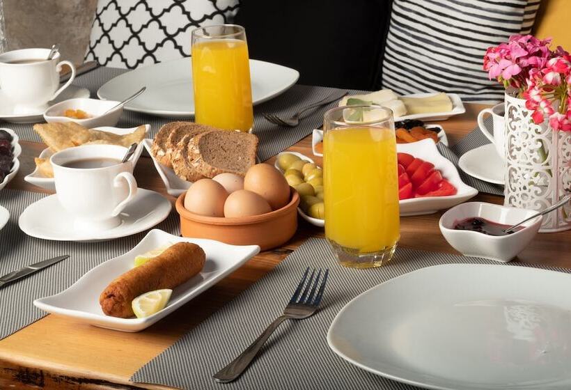 هتل La Regina Veneziana Guest House & Cafe