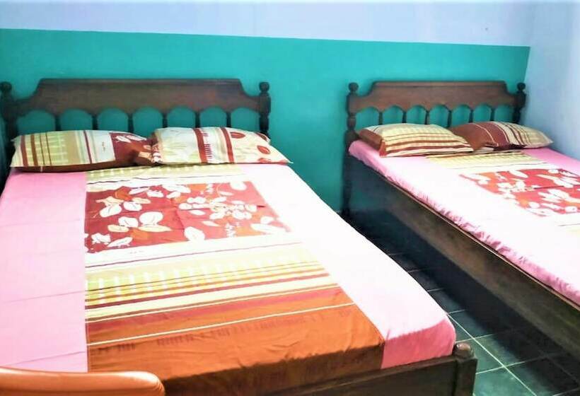 בית מלון כפרי Pondok Wisata Jati Diri Jatijajar Syariah