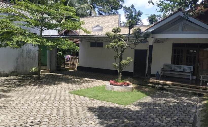 בית מלון כפרי Pondok Wisata Jati Diri Jatijajar Syariah