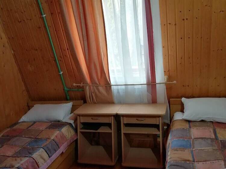 فندق Traktir