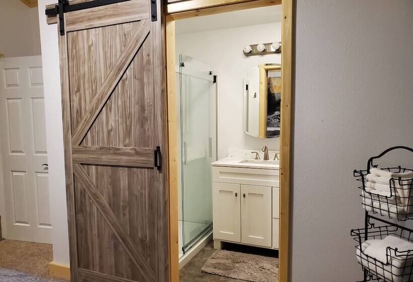 מוטל Delta Accommodations Alaska Country Inn